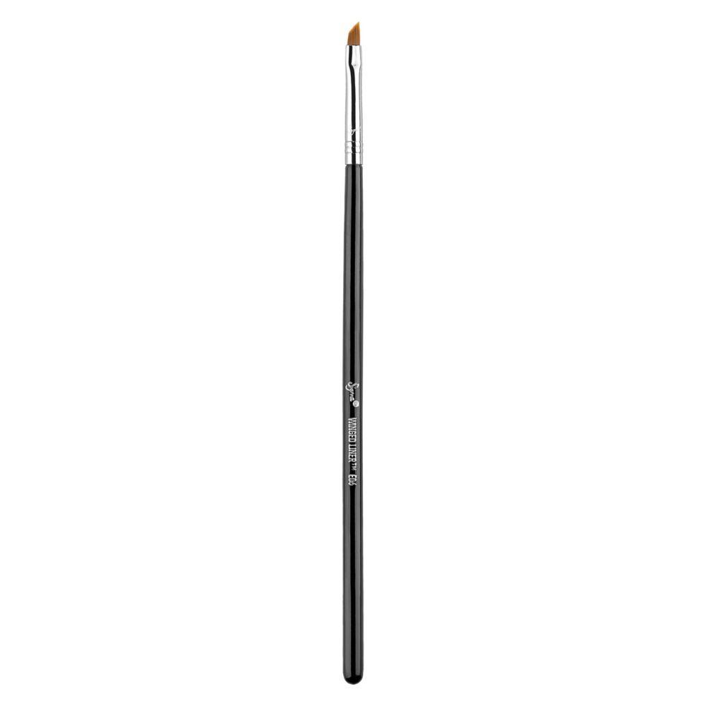 E06 Winged Liner Brush